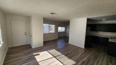 6940 Hopkins Dr in Las Vegas, NV - Building Photo - Building Photo