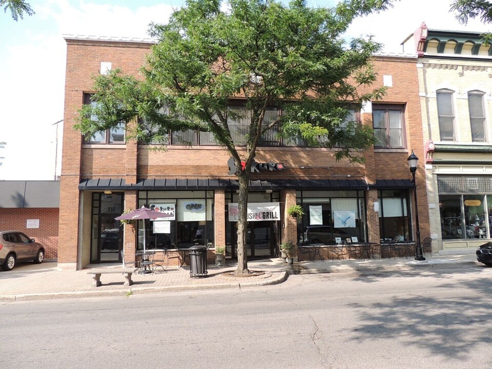 332 W Broadway in Waukesha, WI - Building Photo