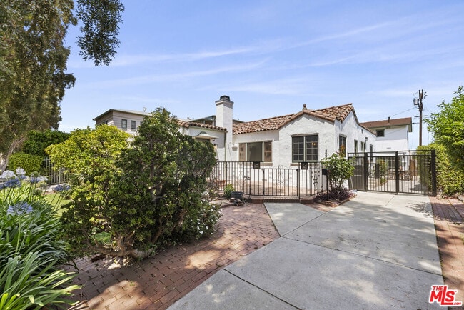 property at 1122 S La Peer Dr