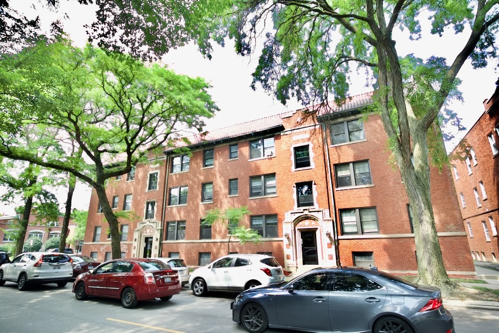 1028 Dempster St in Chicago, IL - Building Photo