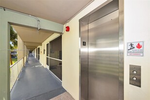 250 Layne Blvd in Hallandale Beach, FL - Building Photo
