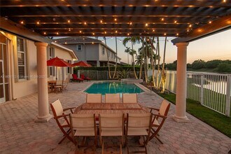 1714 Victoria Pointe Cir in Weston, FL - Building Photo - Building Photo