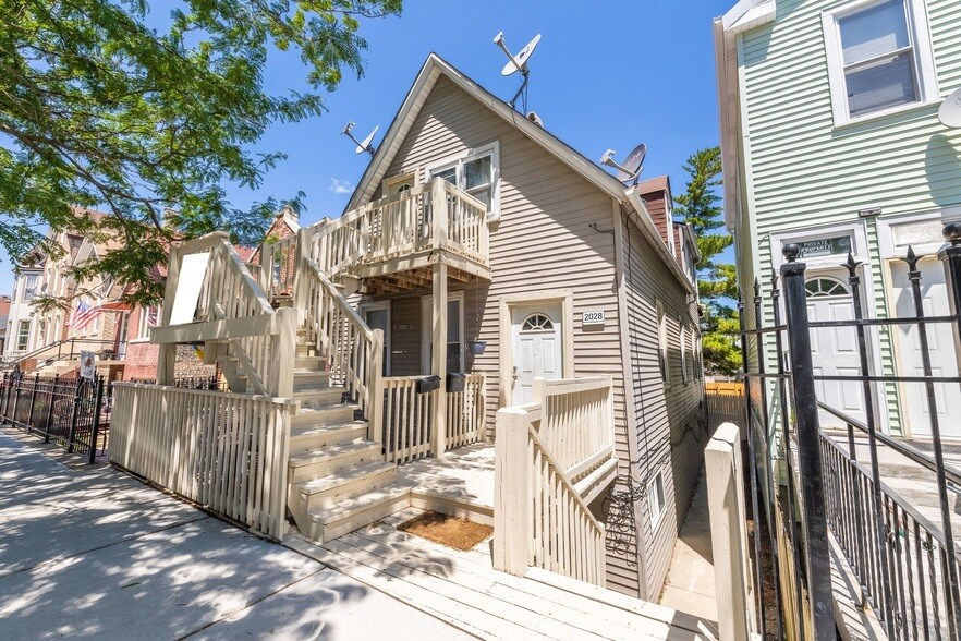 2028 W 22nd Pl in Chicago, IL - Building Photo