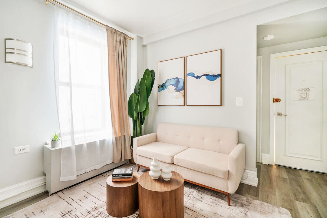 238 W 73rd St in New York, NY - Building Photo