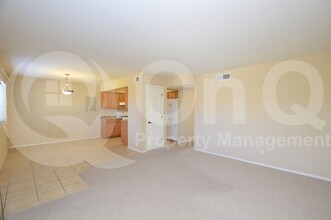 303 N Miller Rd in Scottsdale, AZ - Building Photo - Building Photo