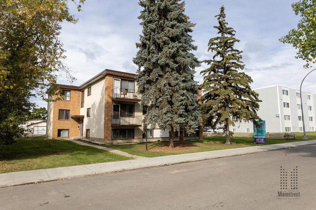 Jasmine Court in Edmonton, AB - Building Photo