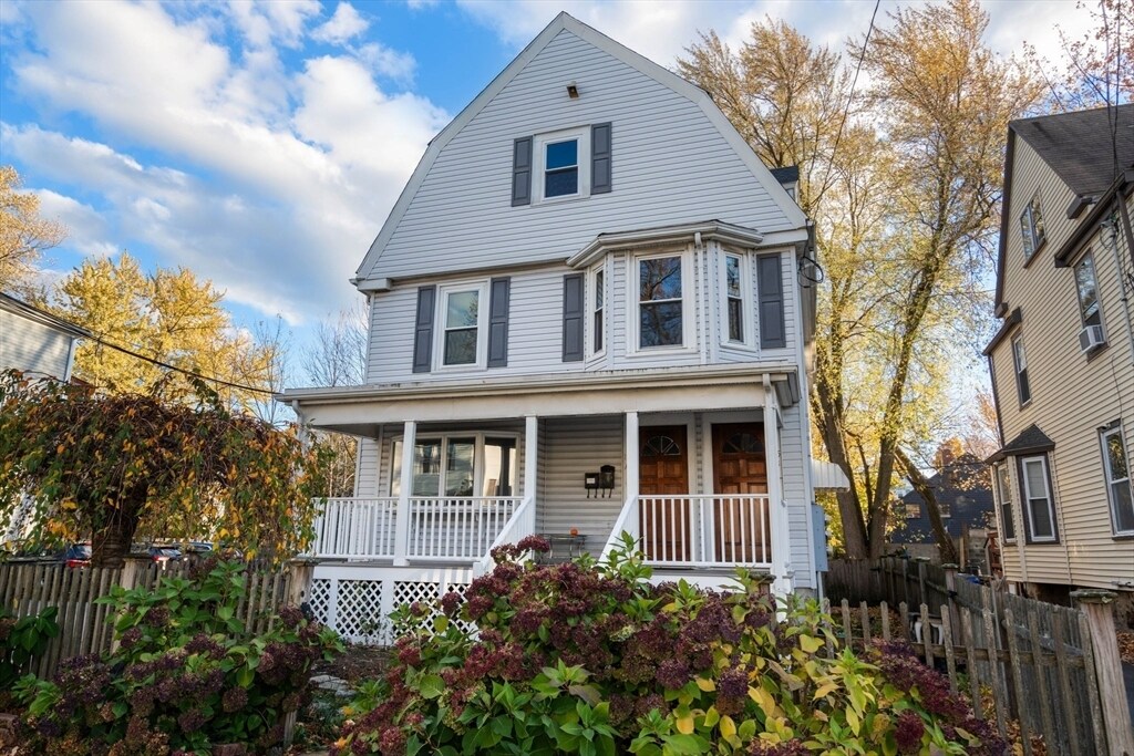 15 Bradbury St in Boston, MA - Building Photo