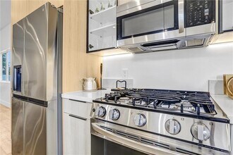 6900 Corbin Ave in Los Angeles, CA - Building Photo - Building Photo