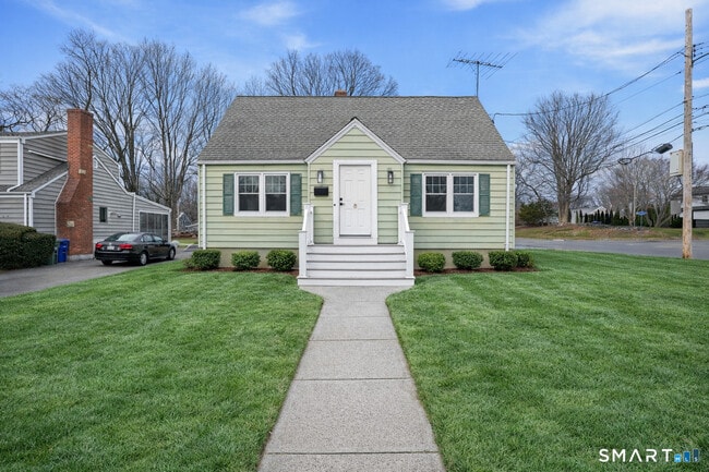 property at 8 Raleigh Rd