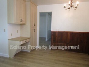 110 Oxford Ct in Vacaville, CA - Building Photo - Building Photo