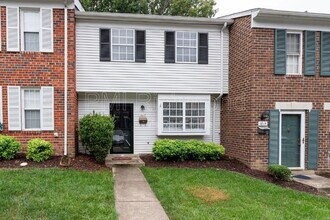 1617 Congressional Ct in Richmond, VA - Foto de edificio - Building Photo