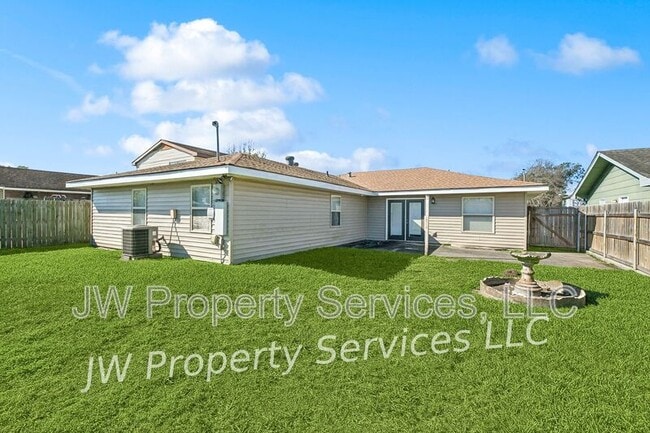 677 Oakwood Dr in Terrytown, LA - Building Photo - Building Photo