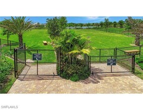 14837 Windward Ln in Naples, FL - Foto de edificio - Building Photo