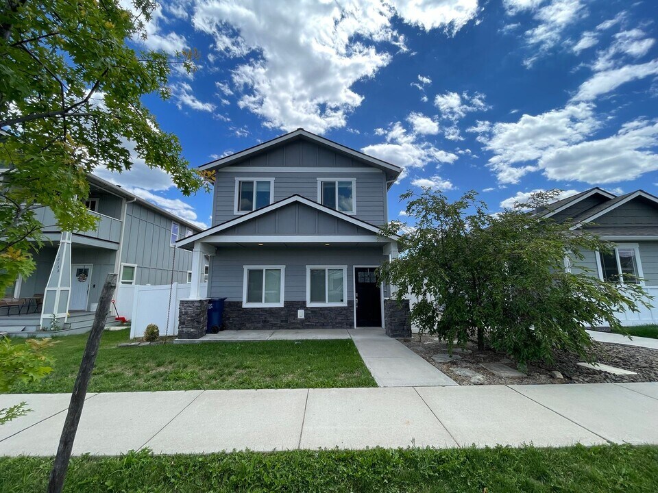 12148 W Wellington Ave in Post Falls, ID - Building Photo