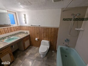 2150 Porter St in Enumclaw, WA - Foto de edificio - Building Photo