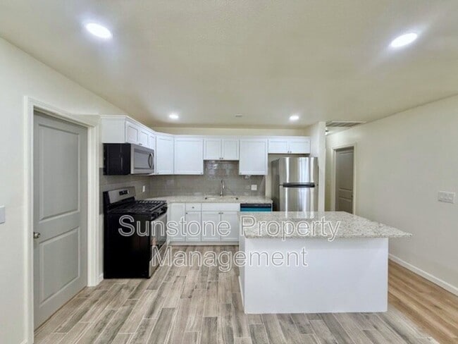305 N Dogwood St in Owasso, OK - Foto de edificio - Building Photo