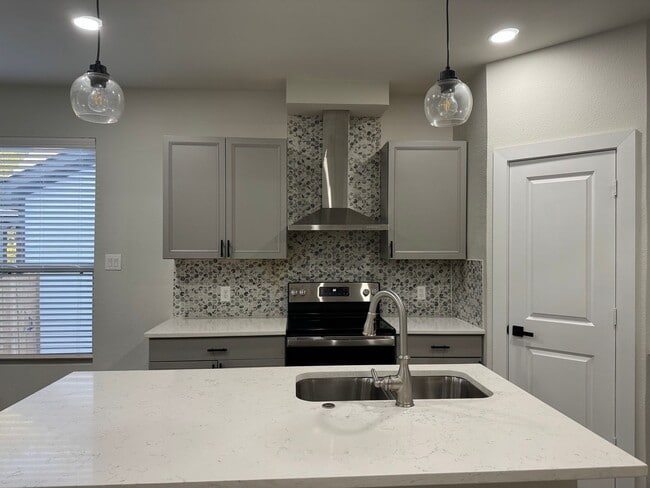 711 E Hanna St in Denison, TX - Building Photo - Building Photo