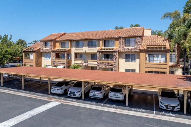 Villa Taviana in San Diego, CA - Building Photo - Building Photo