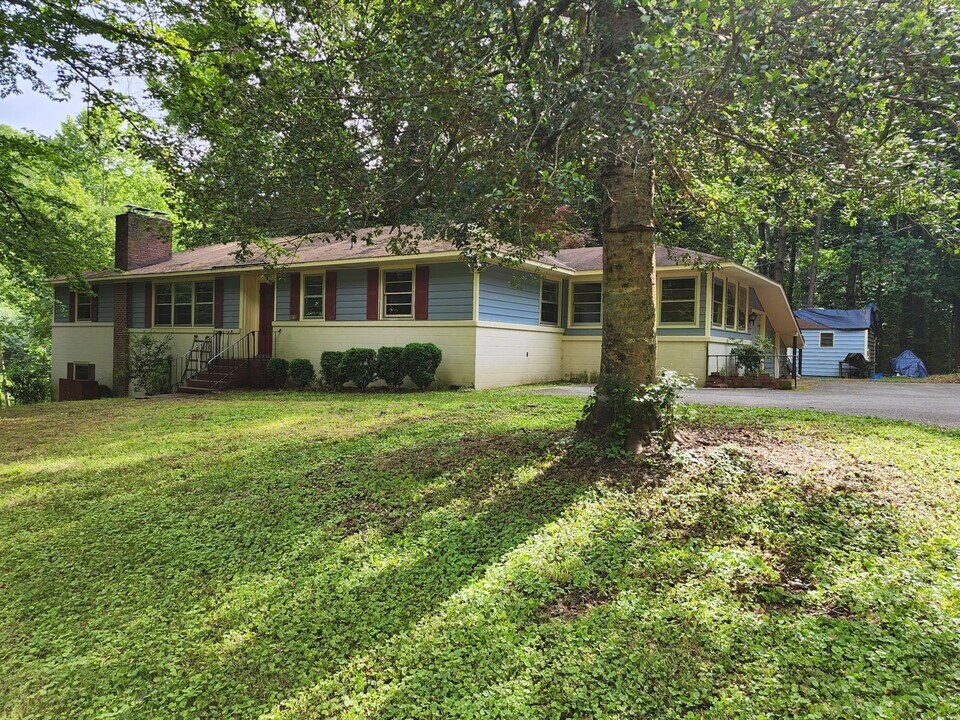 11035 Chamberlayne Rd in Mechanicsville, VA - Building Photo