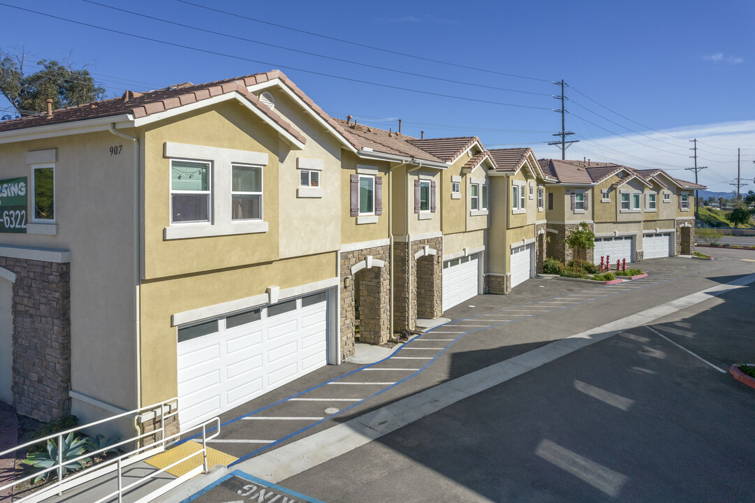 917 W Lincoln Ave in Escondido, CA - Foto de edificio