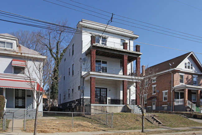 1868 Kinney Ave in Cincinnati, OH - Foto de edificio - Building Photo