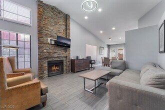 7076 Gunslinger St in Las Vegas, NV - Foto de edificio - Building Photo