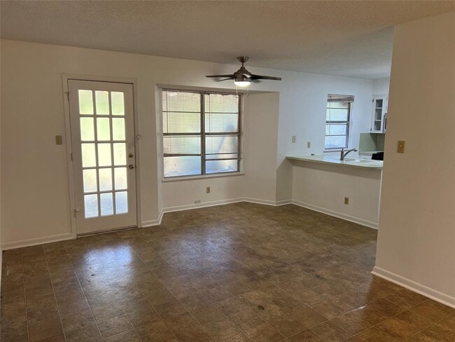 8518 Woodstone Dr in Austin, TX - Building Photo - Building Photo