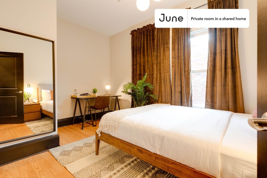 Private bedroom in 3 bed/1 bath Home in Boston, MA - Building Photo