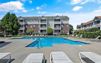 382 Bubble Creek Ct in Fayetteville, NC - Building Photo - Building Photo