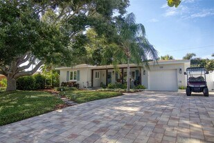 128 Edgewater Terrace in Dunedin, FL - Building Photo