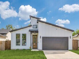 1322 Strickland St in Dallas, TX - Building Photo