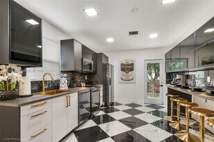 919 NW 49th St in Miami, FL - Building Photo