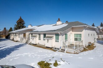 99 Catalina Cir NE in Calgary, AB - Building Photo - Building Photo
