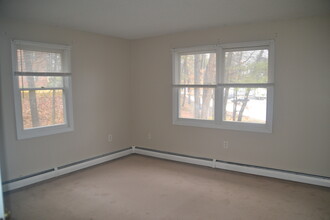 2 Oak Hill Ln, Unit 722 in Nashua, NH - Foto de edificio - Building Photo
