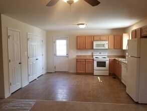 2521 Gravel Hill Rd, Unit One Bd Apt. Richmond VA in Richmond, VA - Foto de edificio - Building Photo