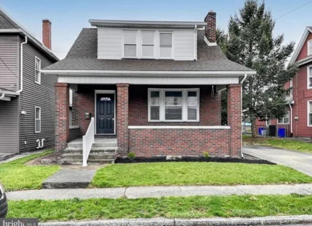 6 E Beale Ave in Enola, PA - Building Photo