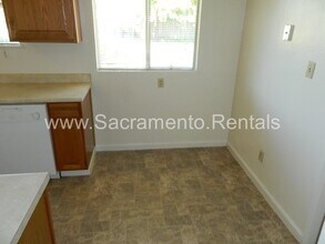 3300 Windsor Dr in Sacramento, CA - Building Photo - Building Photo