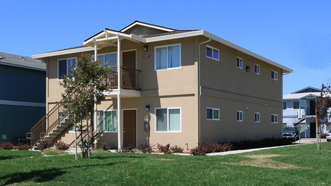 2793-2799 Meadowview Rd in Sacramento, CA - Building Photo - Building Photo