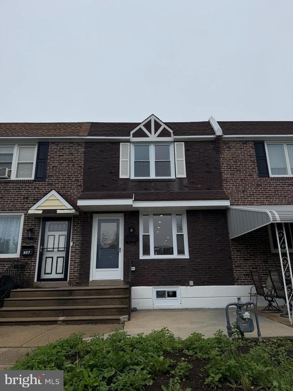 property at 925 Maple Ave