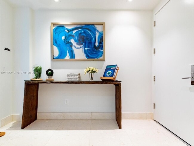 360 Ocean Dr in Key Biscayne, FL - Foto de edificio - Building Photo