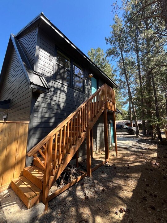 831 S Oak St in Sisters, OR - Building Photo