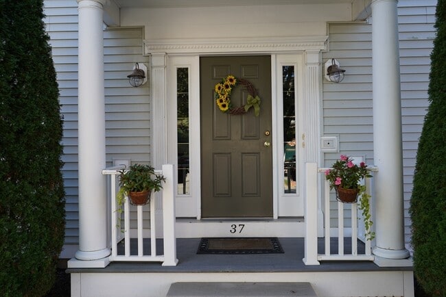 37 Charnock St in Beverly, MA - Building Photo - Building Photo