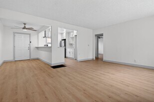 933 Alamitos Ave in Long Beach, CA - Building Photo