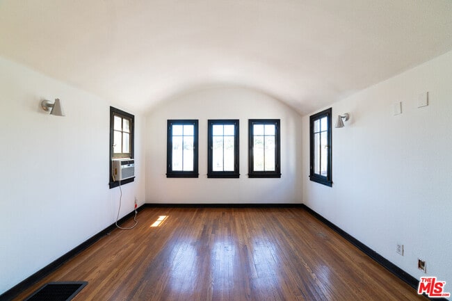 836 Silver Lake Blvd in Los Angeles, CA - Building Photo - Building Photo