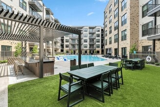 1950 Winrock Blvd in Houston, TX - Building Photo - Building Photo