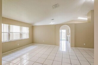 1365 SW 106th Ave in Pembroke Pines, FL - Building Photo - Building Photo