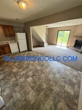 522 NE Churchill St in Lee's Summit, MO - Building Photo - Building Photo