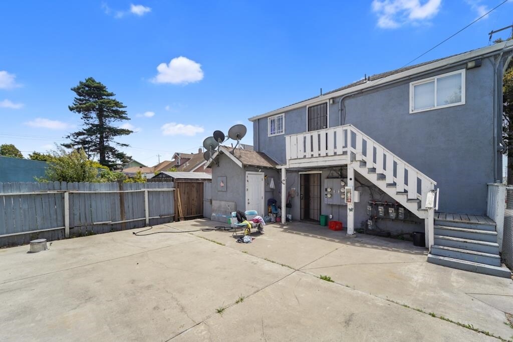 203 Bissell Ave in Richmond, CA - Building Photo