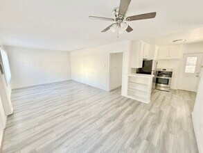 231 California Ave, Unit 1056 in Santa Monica, CA - Building Photo - Building Photo