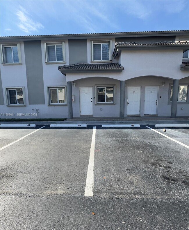 5655 NW 109th Ave in Doral, FL - Building Photo - Building Photo